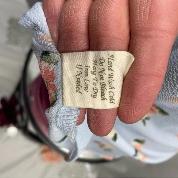 E&M Collection Women blue floral Sleeveless Blouse - Picture 9 of 9